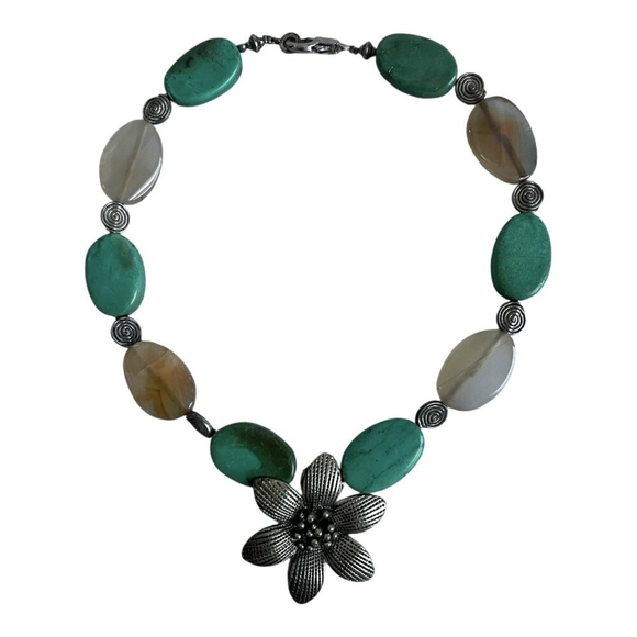 Chunky Turquoise White Stone Beaded Necklace Silver Flower Pendant 18" NWOT - Picture 2 of 3